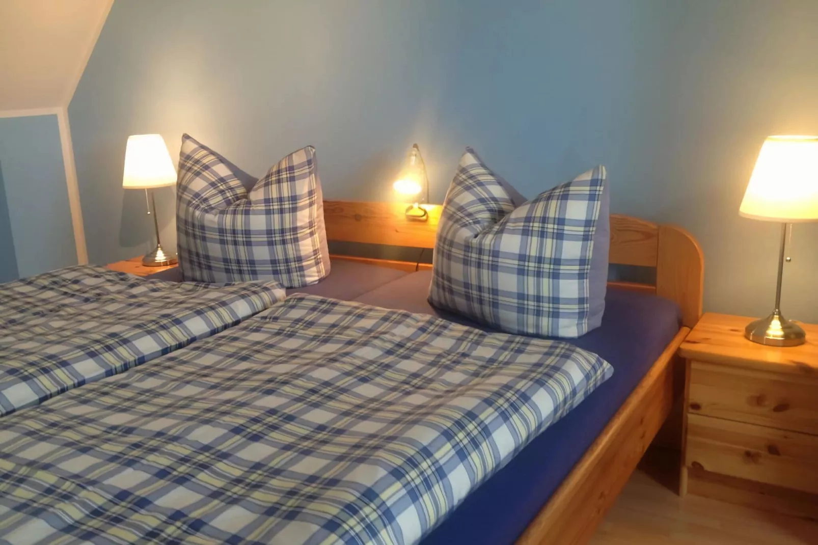 61290-Bedroom