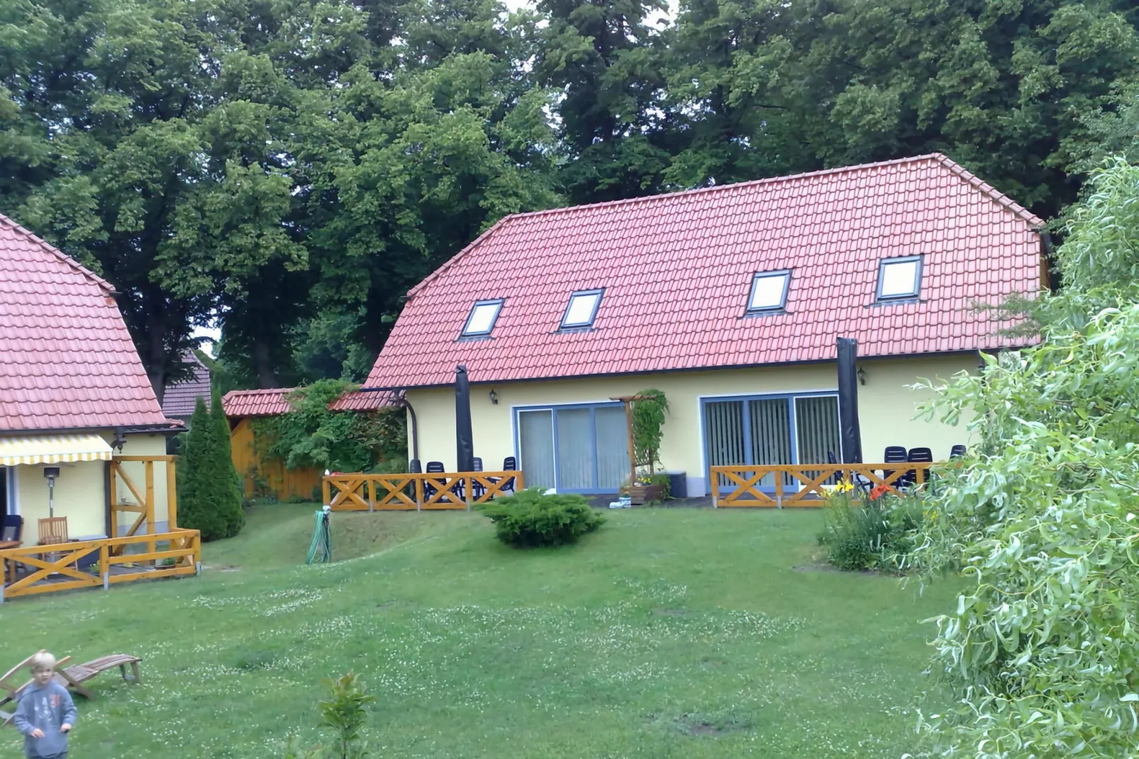 61290-Gardens summer