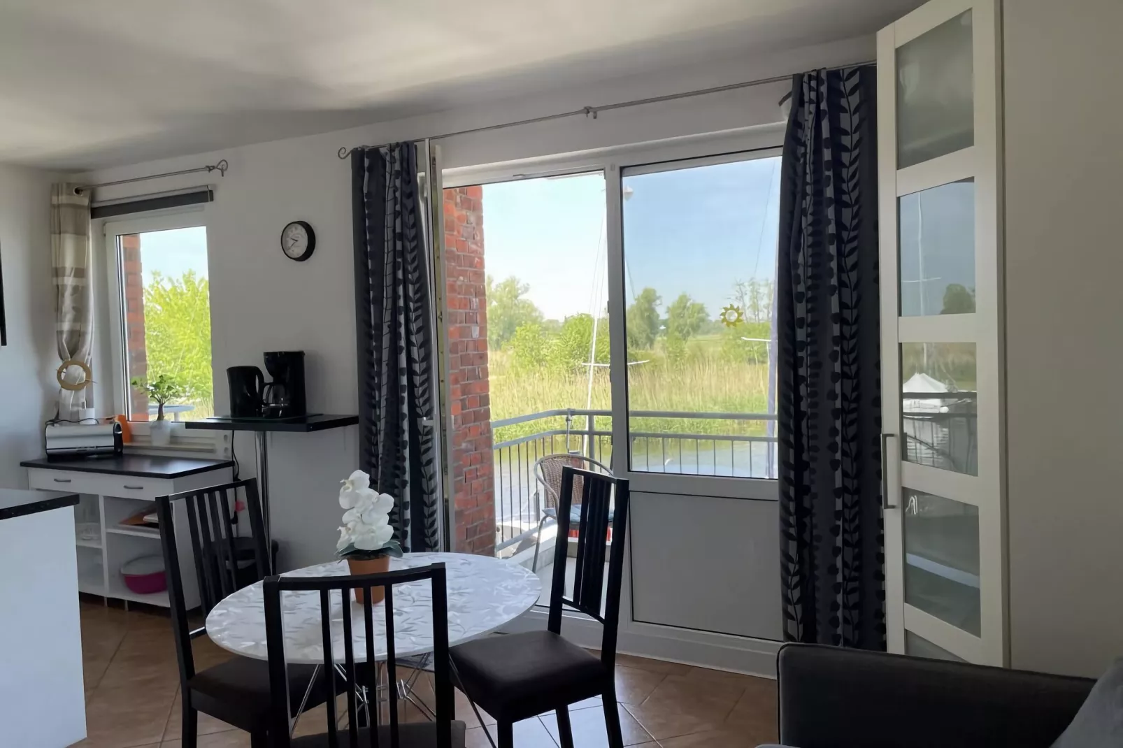 131321-Dining room