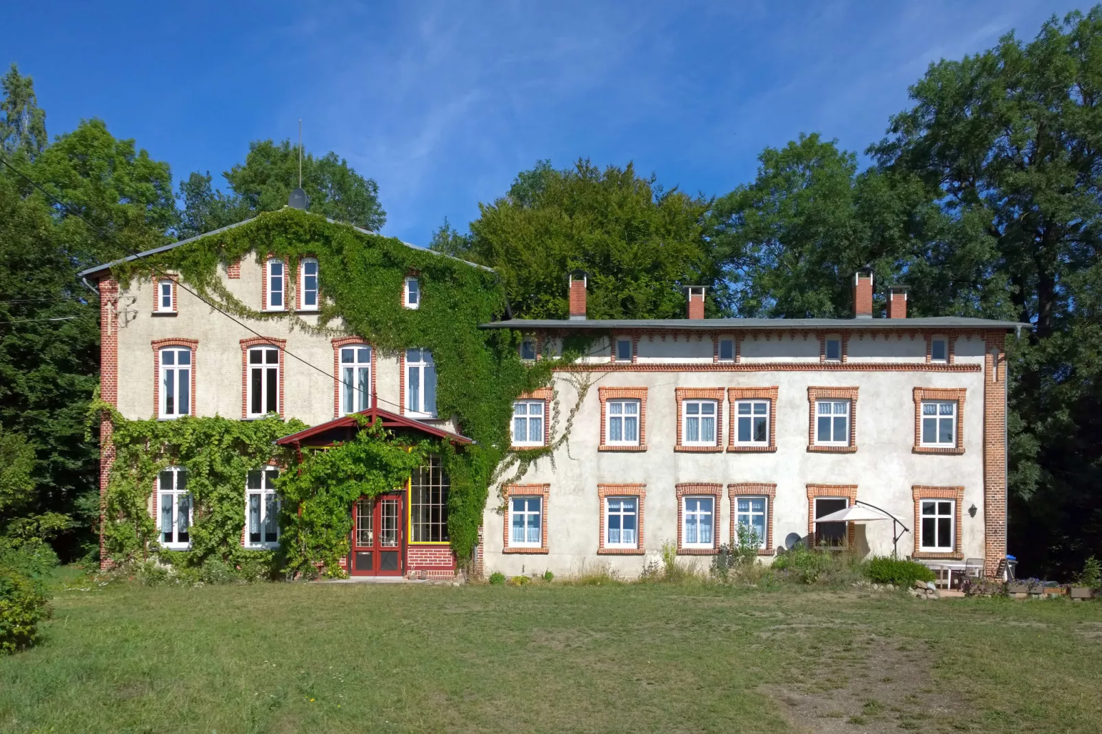 Wohnen im Gutshaus-Exterior summer