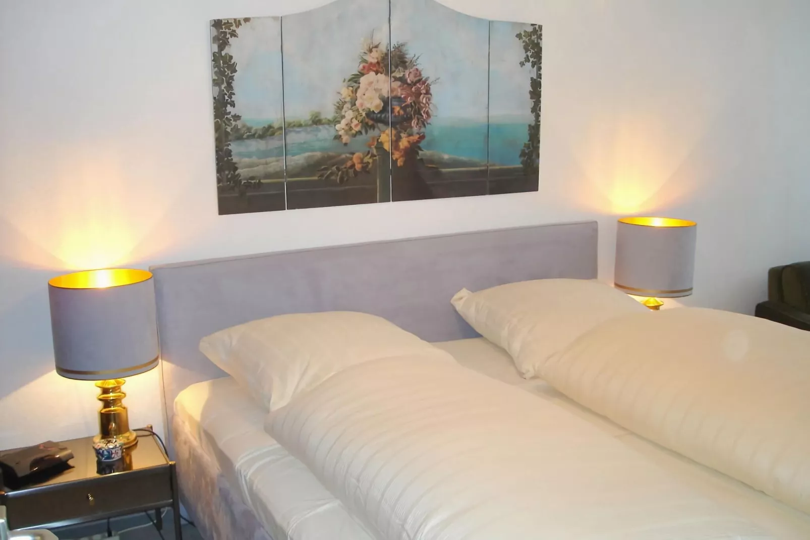 81504-Bedroom