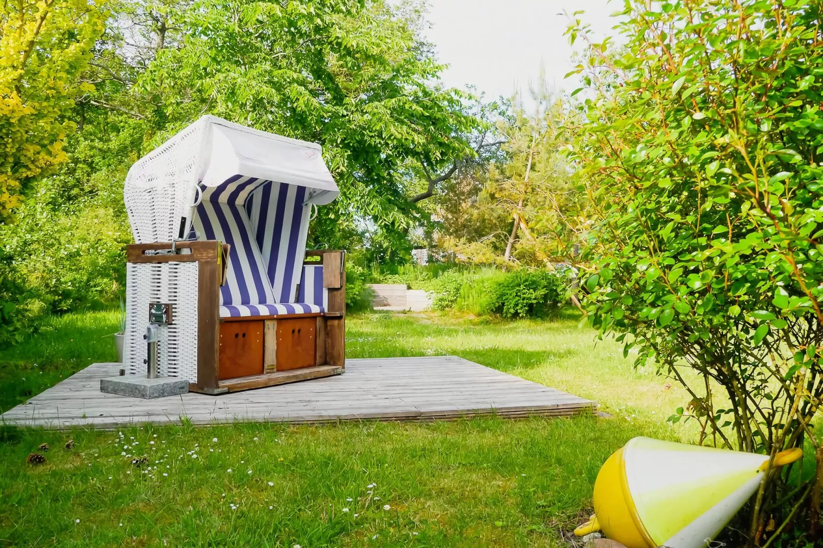Ferienwohnung FriesennestSPO St Peter-Ording-Gardens summer