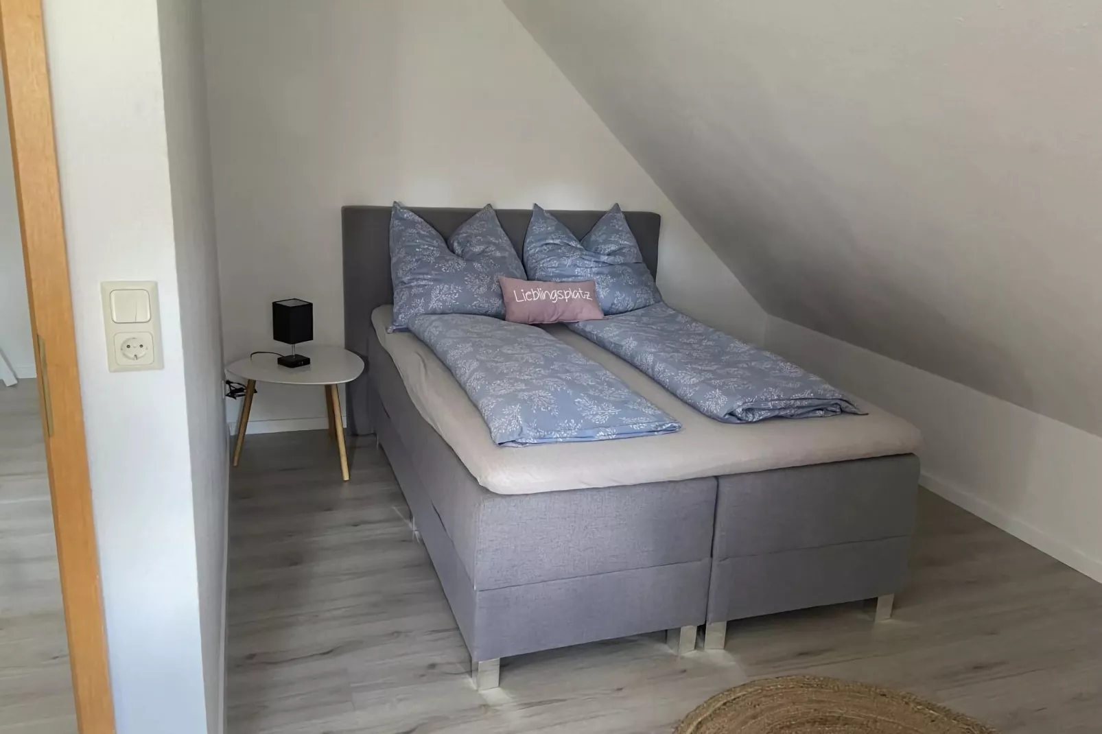 479922-Bedroom