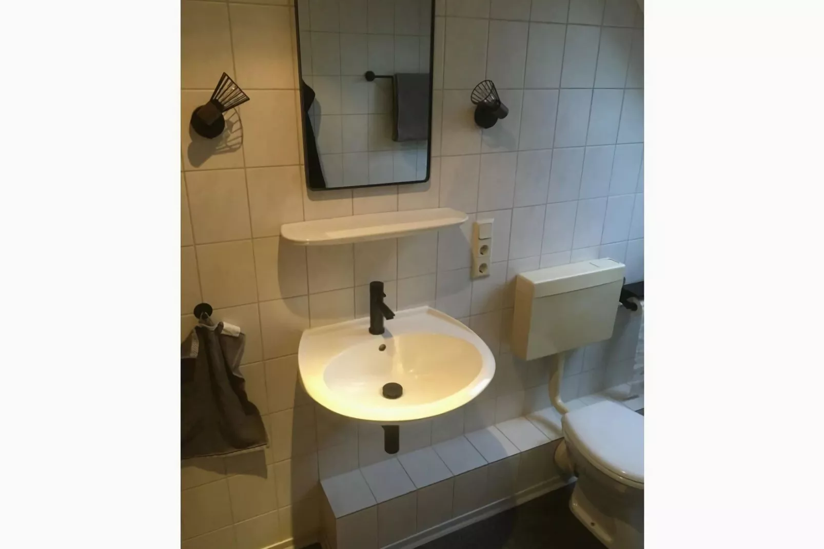 479922-Bathroom