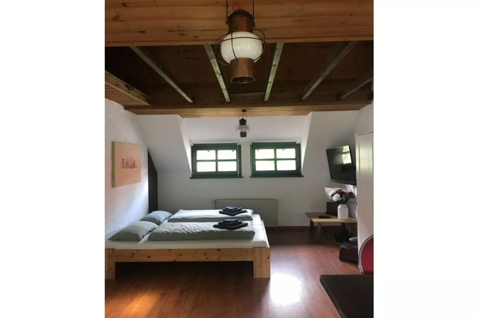 468673-Bedroom