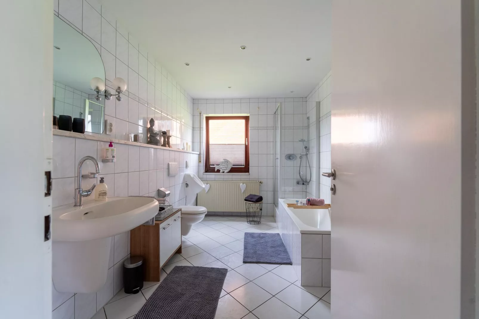 Modern holiday flat with pool in the Harz-Bathroom