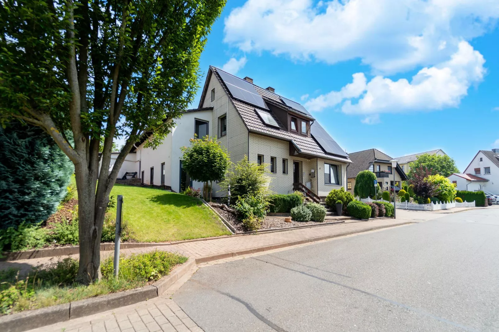 Modern holiday flat with pool in the Harz-Gardens summer