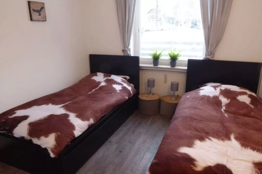 276242-Bedroom