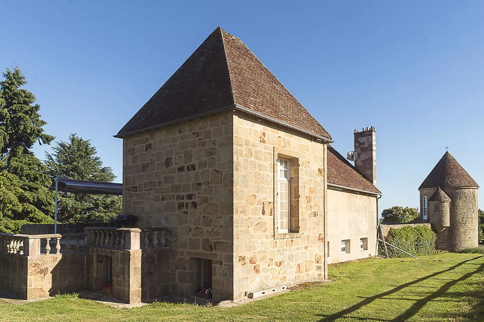 Manoir avec piscine privée-Exterior summer