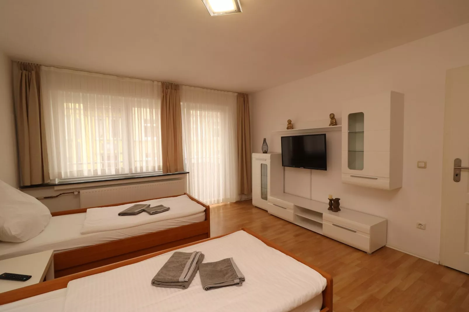 Zentrales Apartment in Messenähe-Bedroom