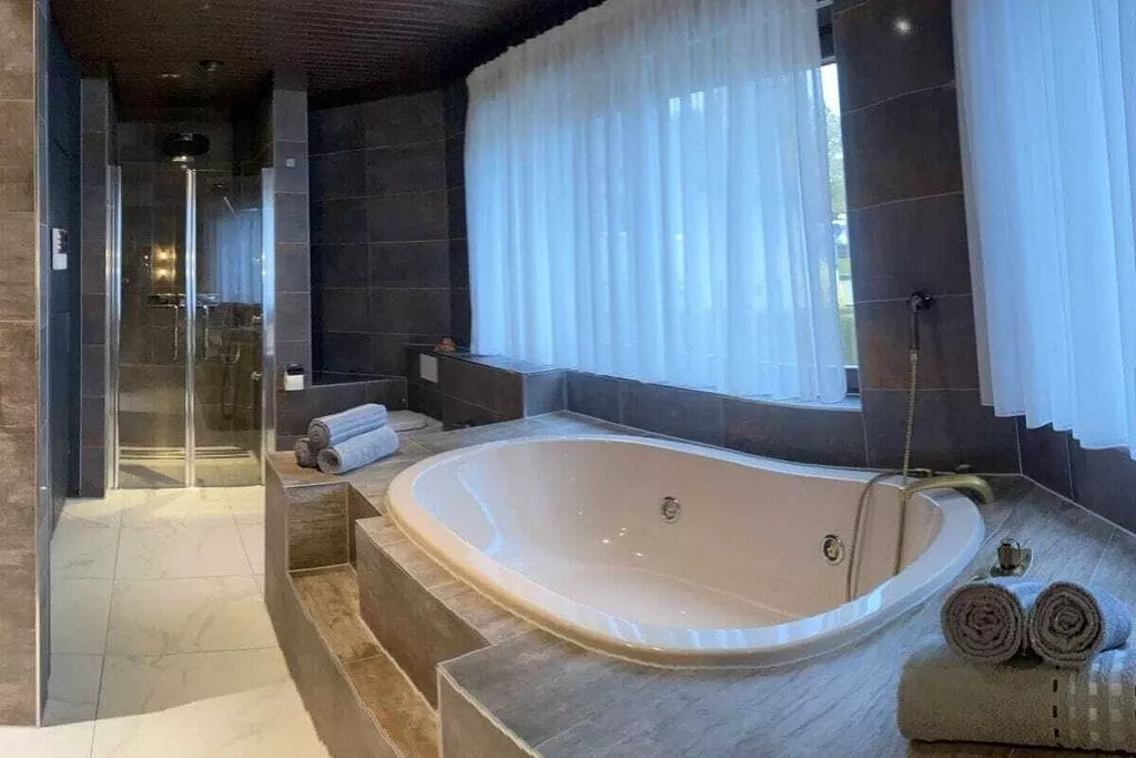 319988-Badezimmer