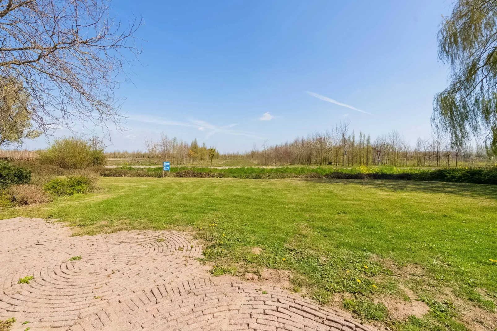 De Genderense Hoeve-View summer