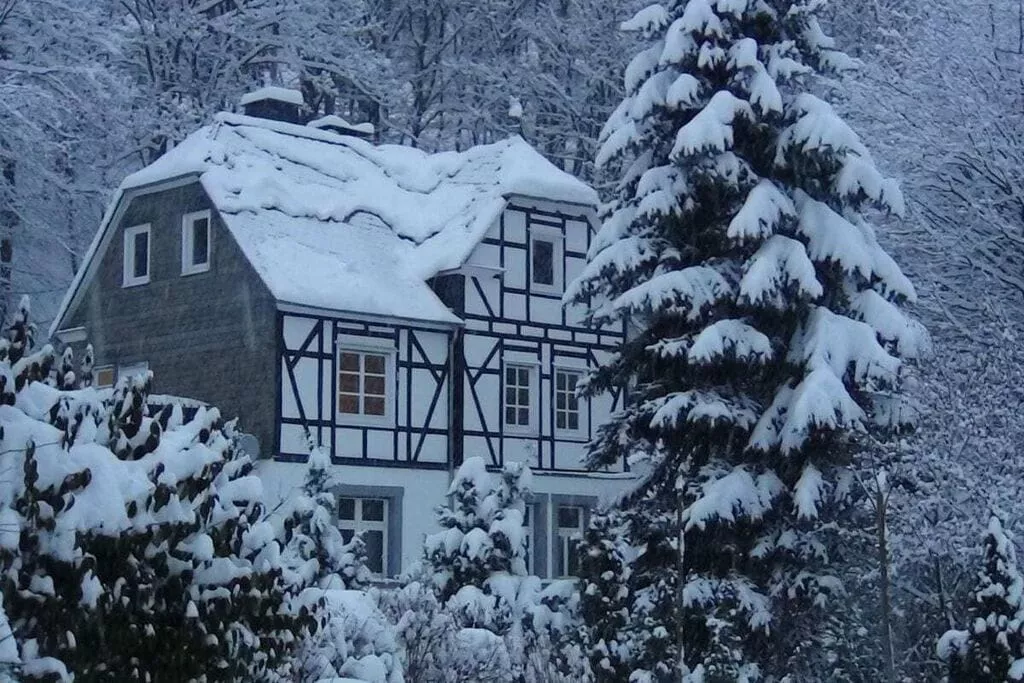 78243-Exterior winter