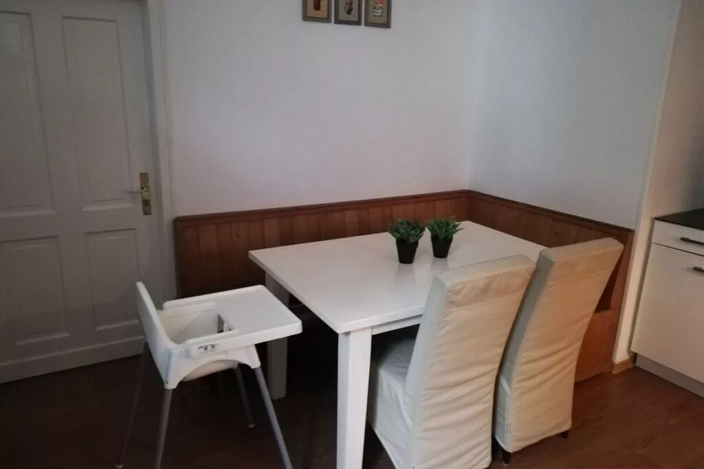 313634-Dining room