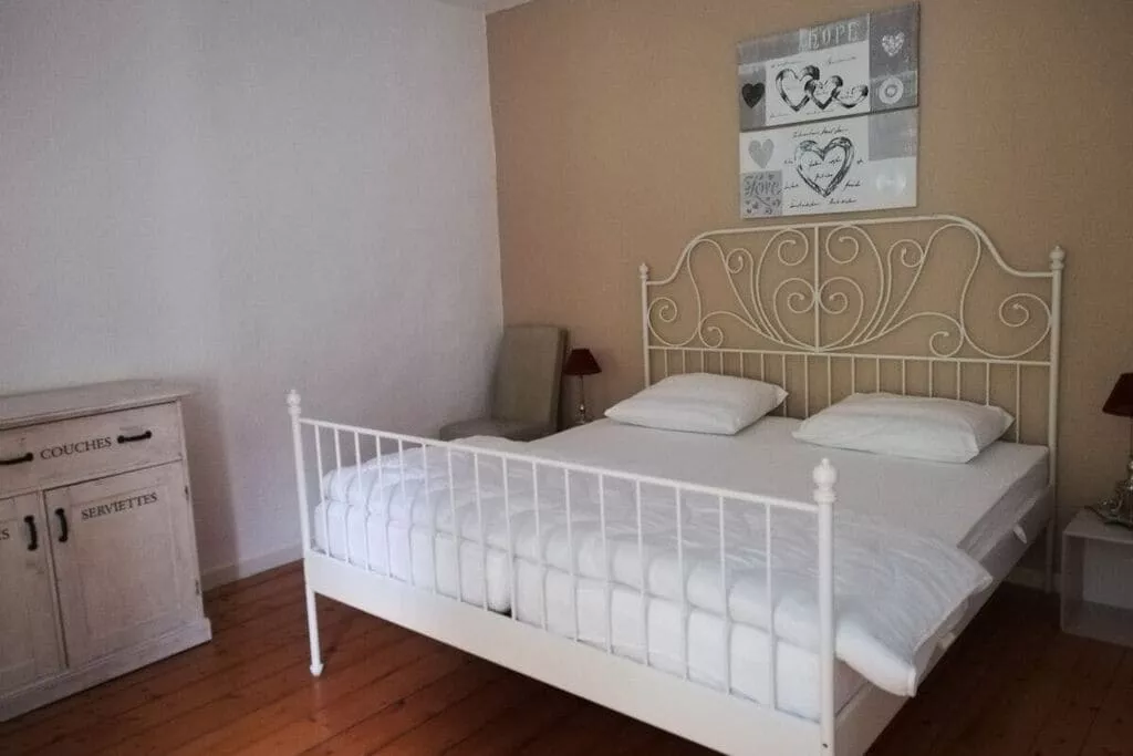 313634-Bedroom