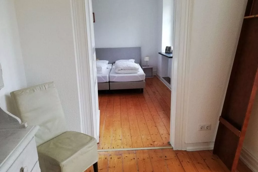 313634-Bedroom