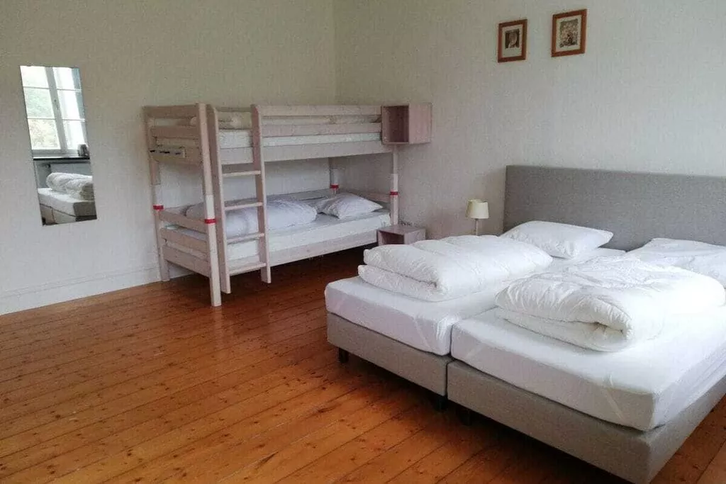 313634-Bedroom