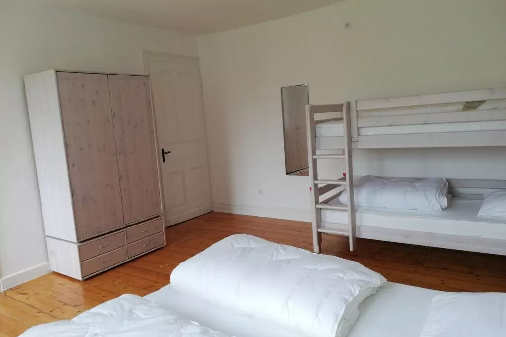 313634-Bedroom