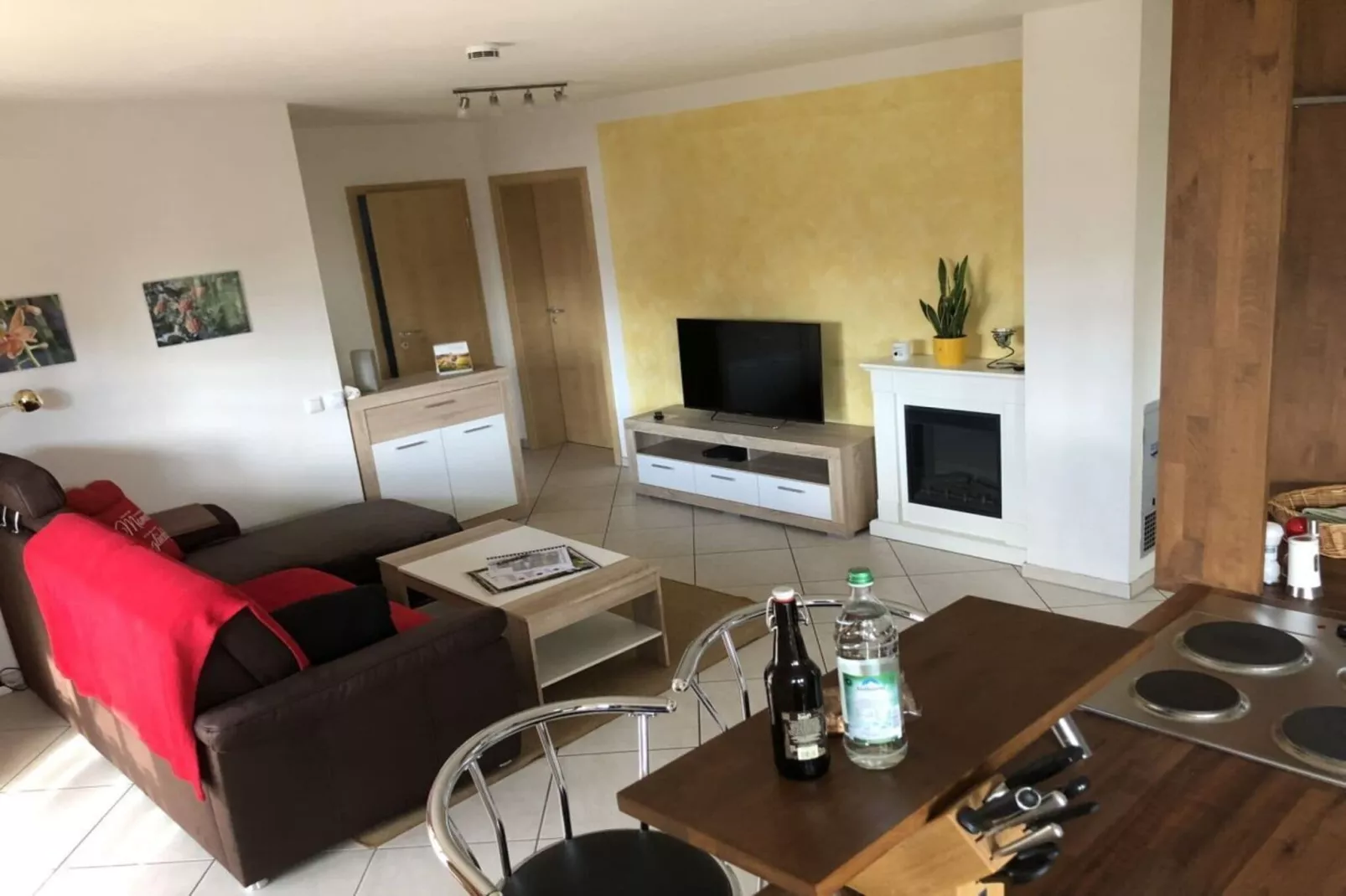 2505-Living room