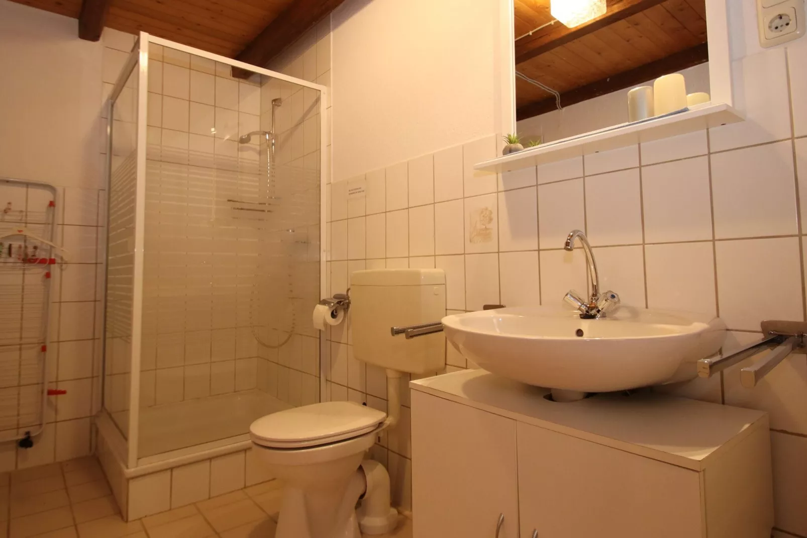 Schwalbenhaus-Bathroom
