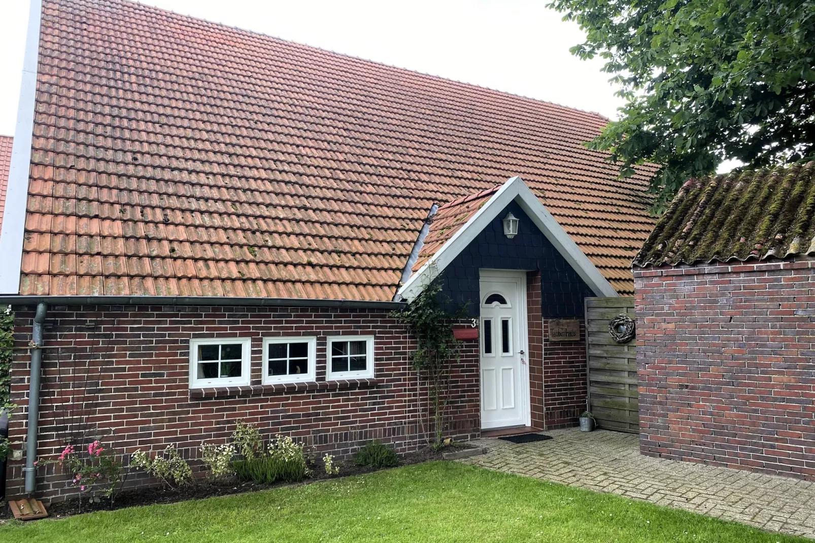 Taubenhaus-Exterior summer