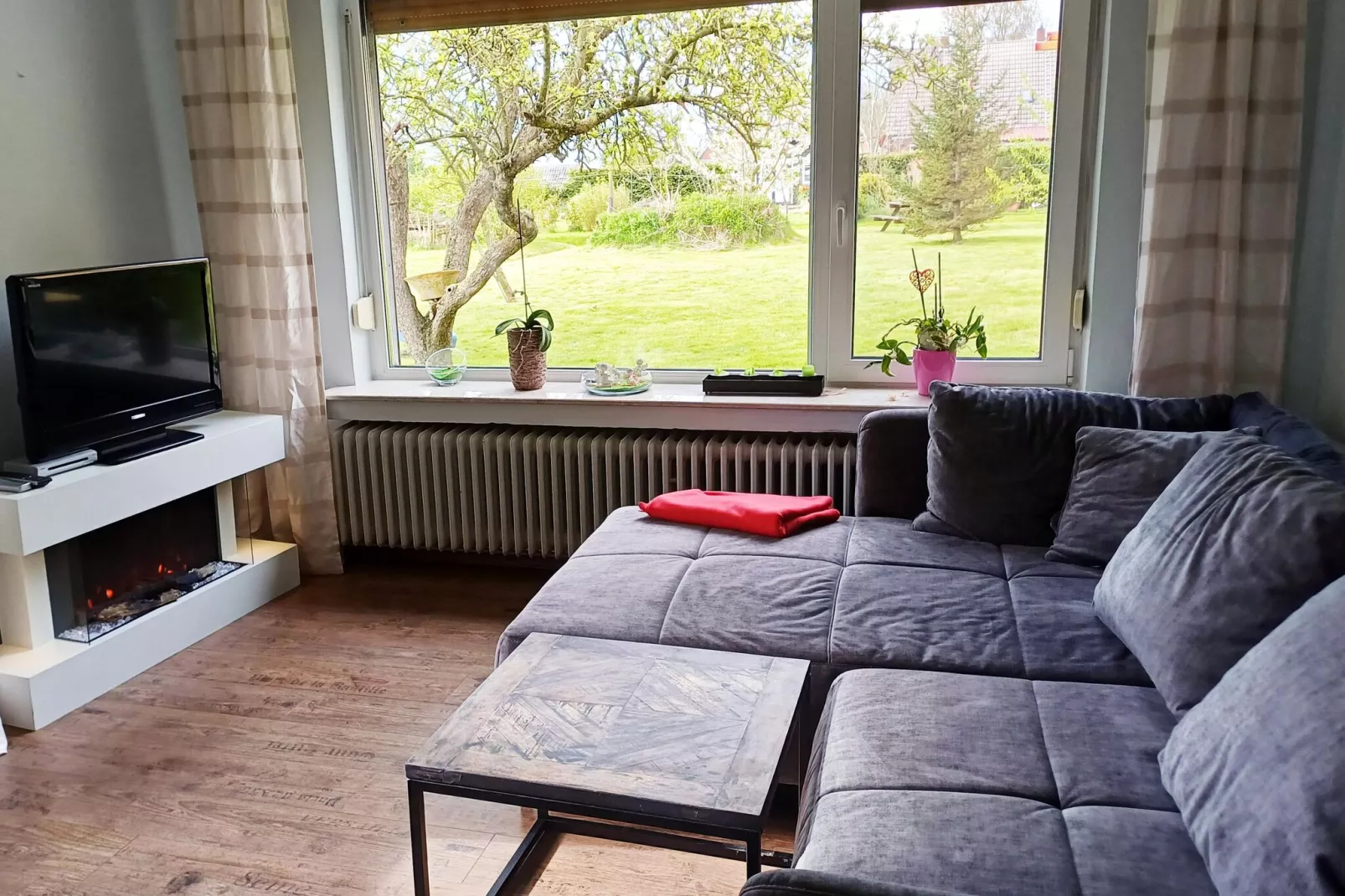 Ferienhaus mit großem Grundstück in Friederikensiel-Salon