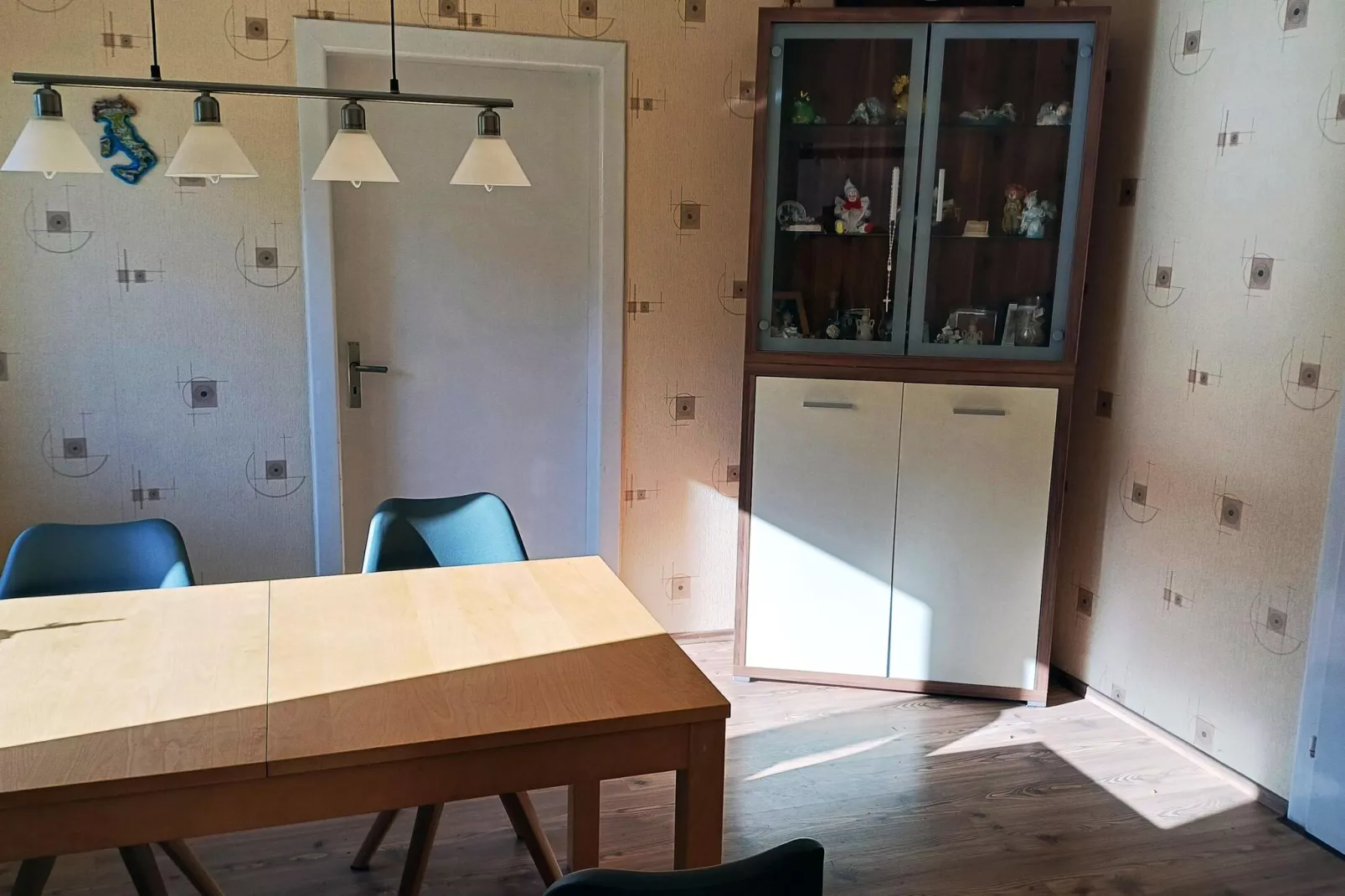 Ferienhaus mit großem Grundstück in Friederikensiel-Salle à manger