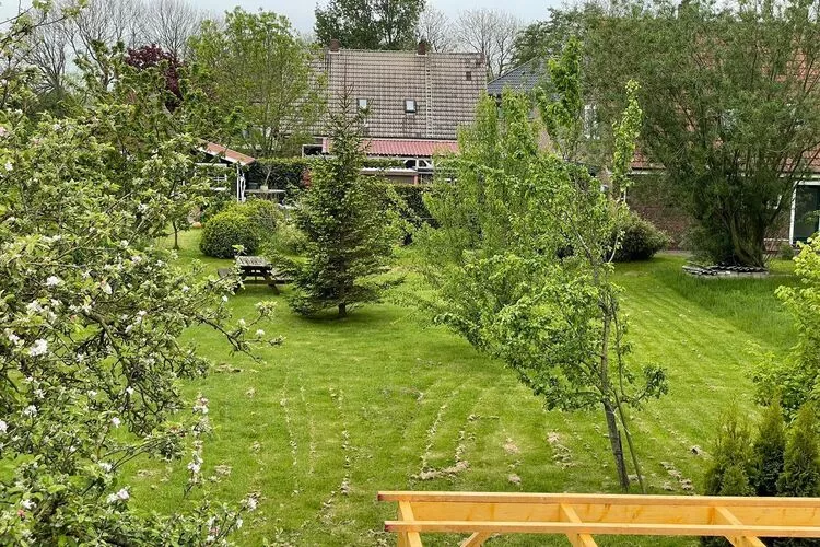 Ferienhaus mit großem Grundstück in Friederikensiel-Jardin d'été
