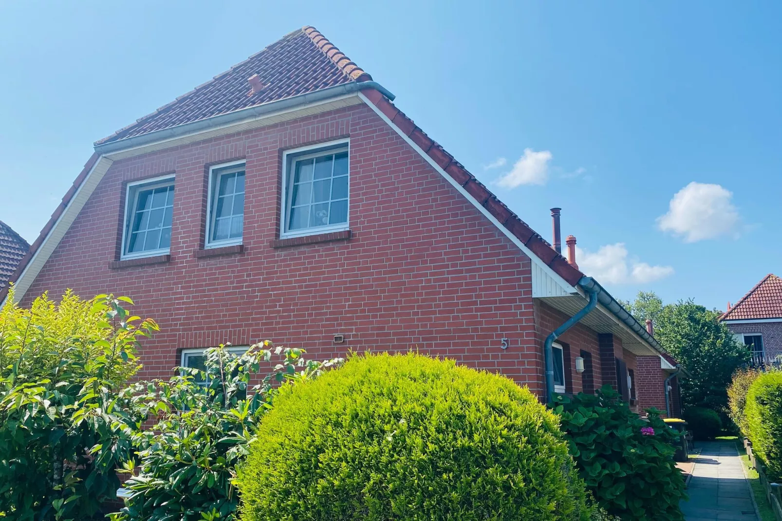 Doppelhaushälfte mit Sonnenterrasse in Neßmersiel-Exterior in summer