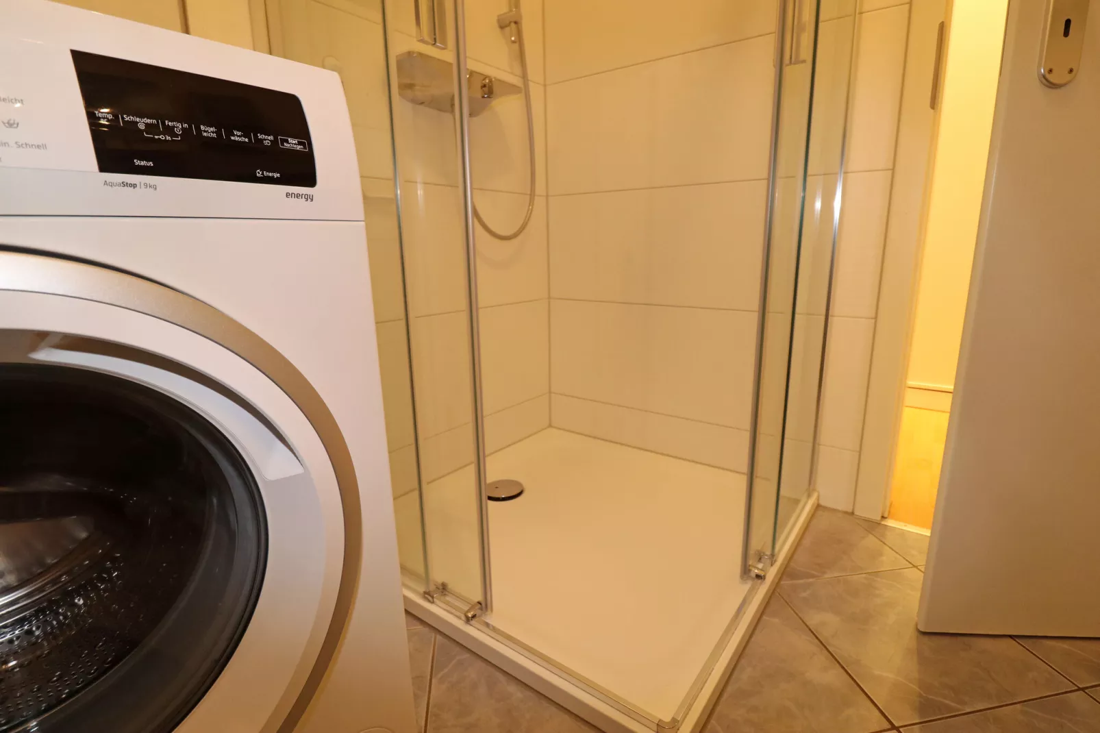Ferienwohnung EG links Trassenheide-Badezimmer