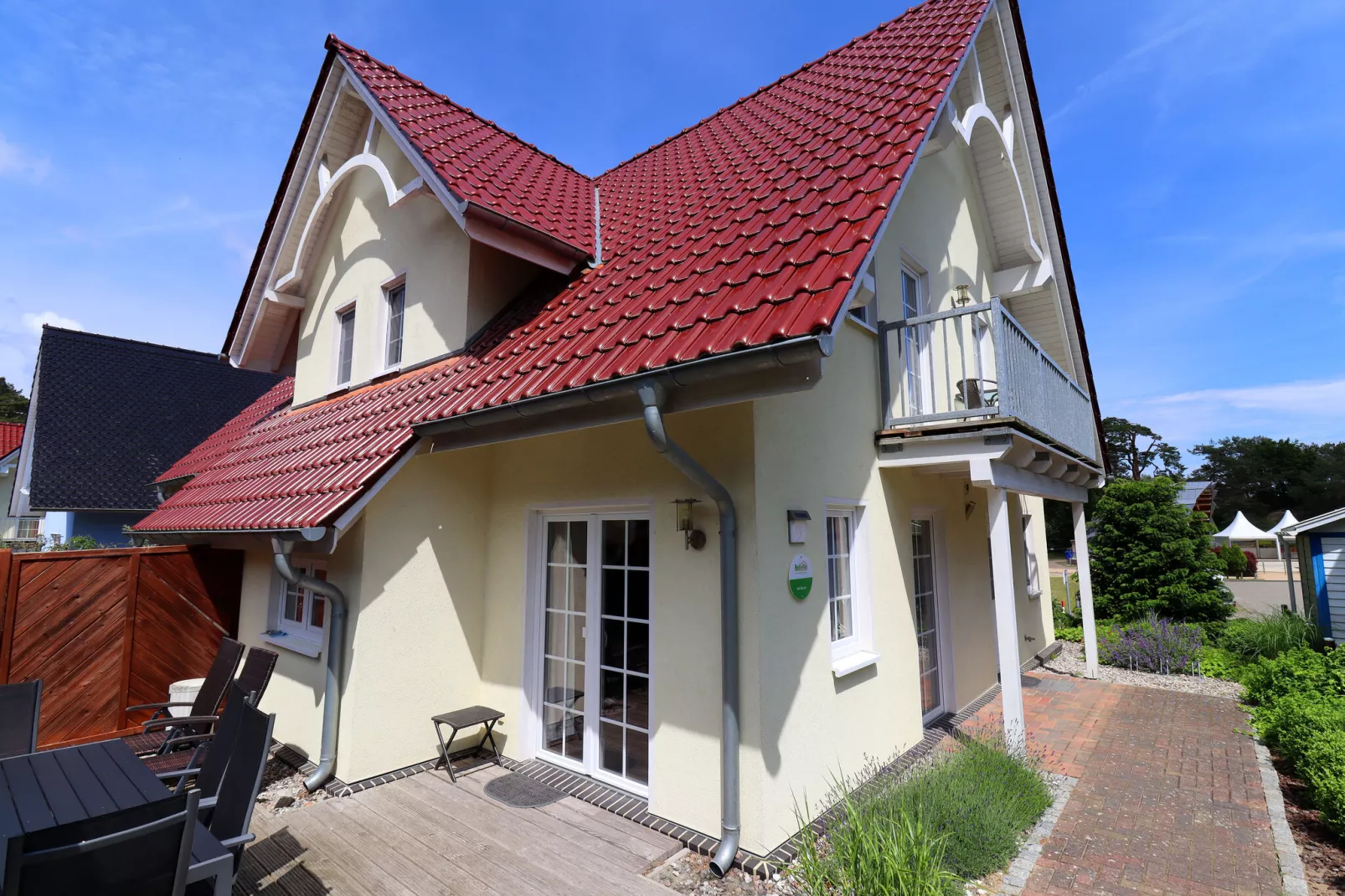 DHH Bernsteinhaus rechts-Exterior summer