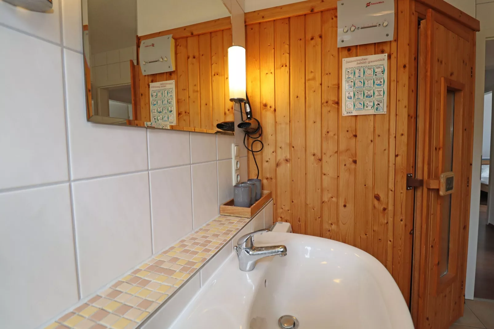 DHH Bernsteinhaus rechts-Bathroom