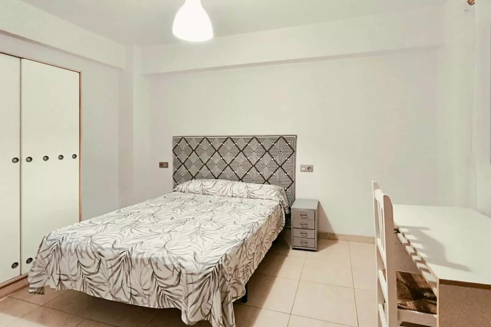 Almeria capital apartamento centrico cerca de la playa-Chambre