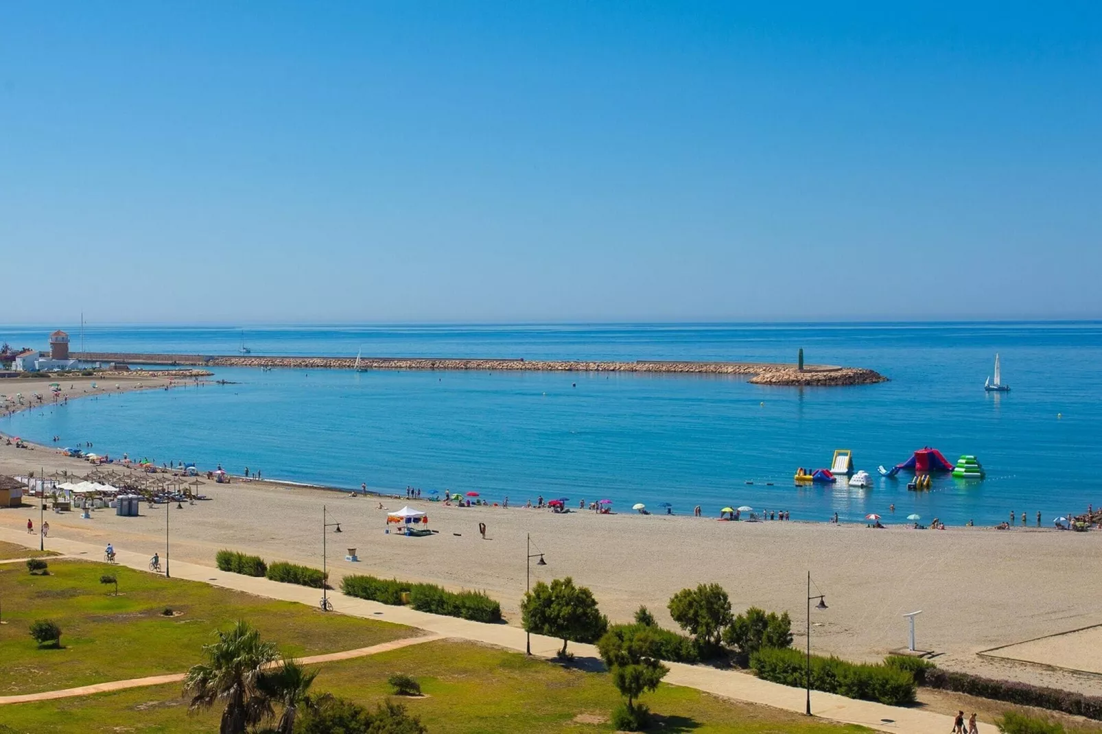 Puerto Deportivo 2-Zones d'été à 1 km