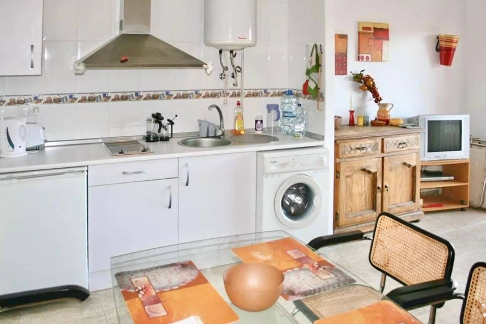 Residencial Mediterraneo-Cuisine