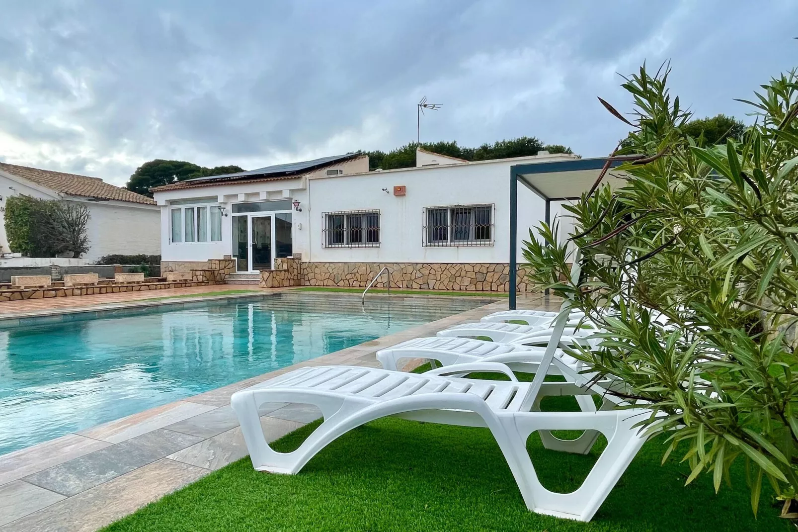 Villa Rio Tajo-Gärten Sommer