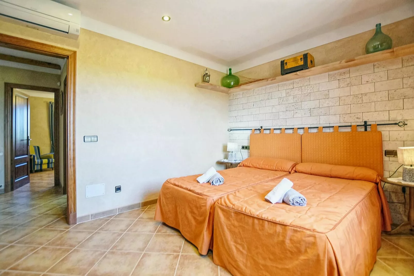 Gamundi-Bedroom