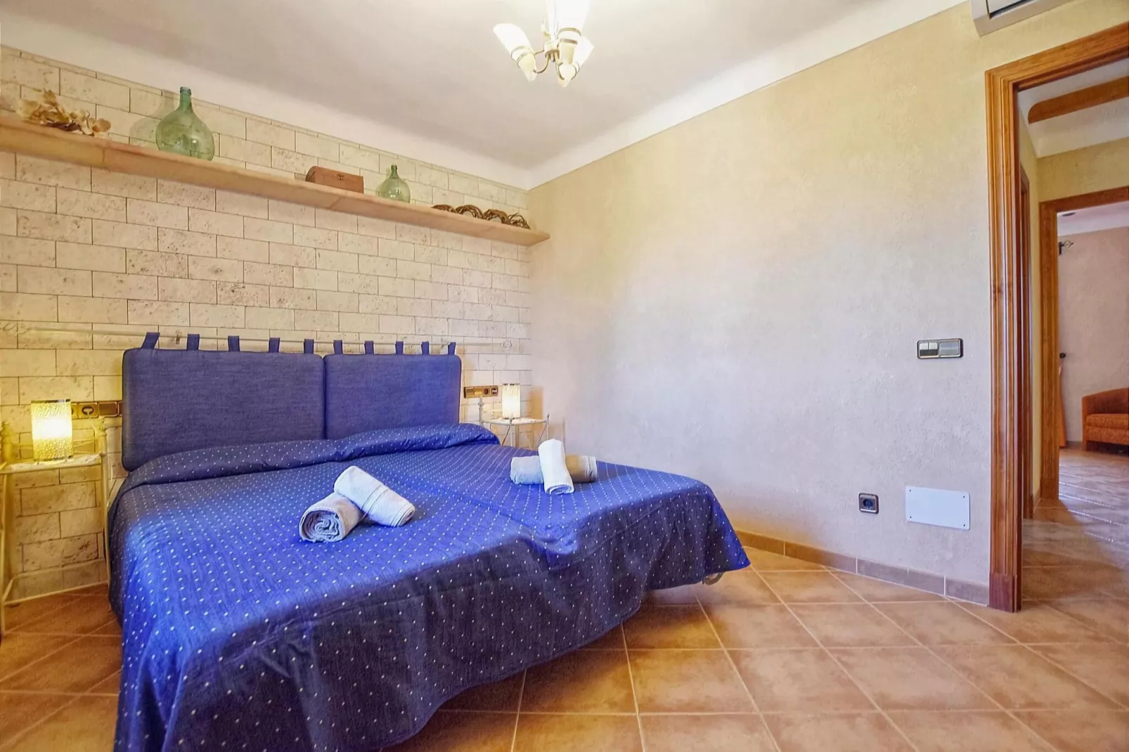 Gamundi-Bedroom