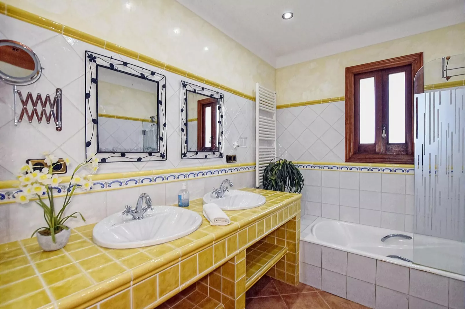Gamundi-Bathroom