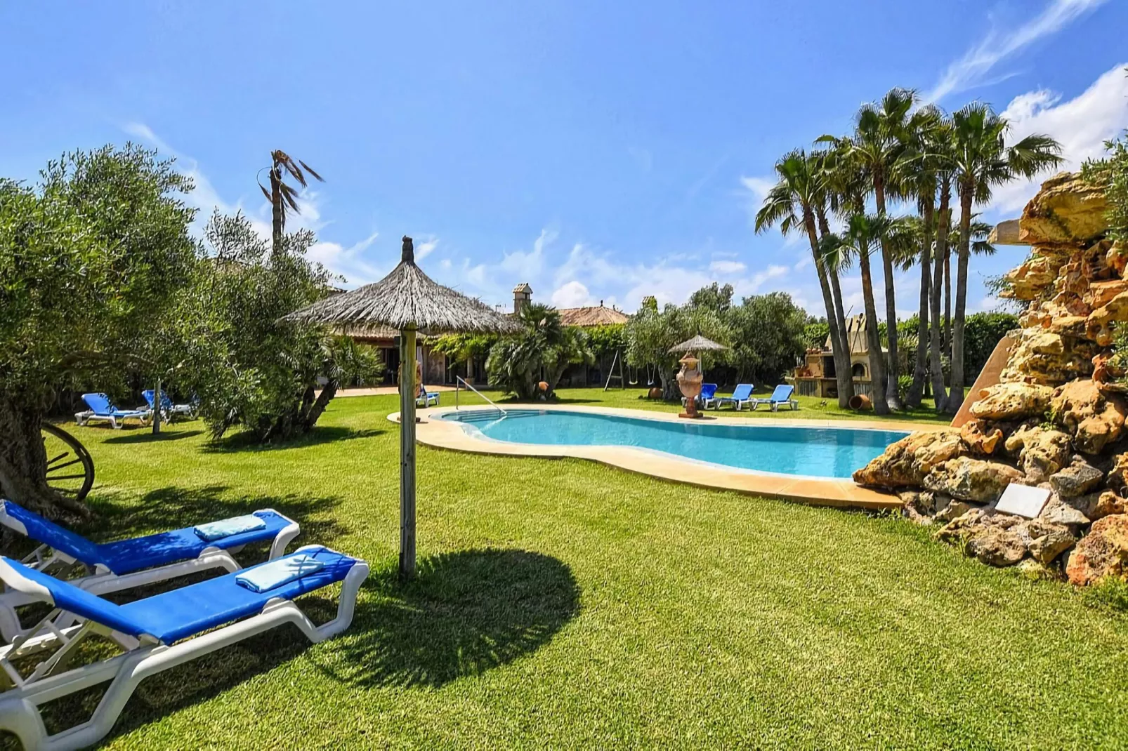 Gamundi-Gardens summer