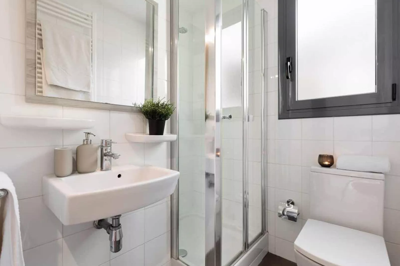 Rambla Paris Attic Apartment-Badezimmer