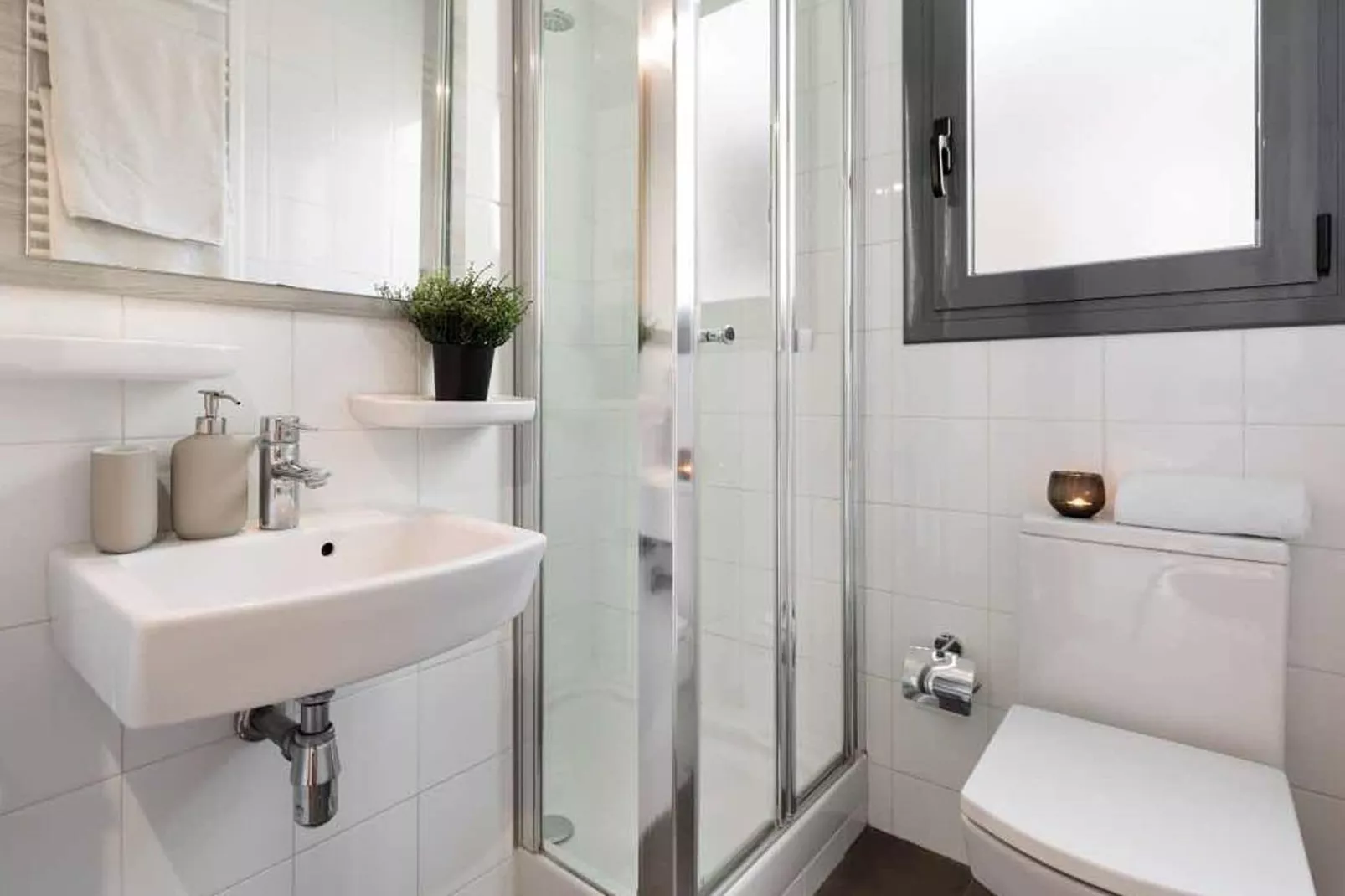 Rambla Paris Attic Apartment-Badezimmer