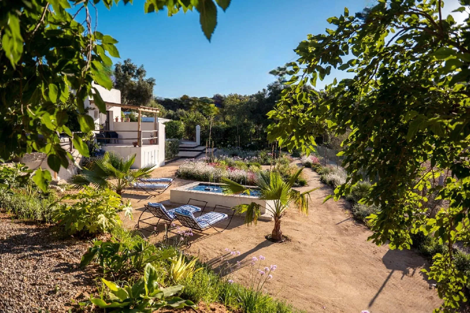 Casa Cigüeña-Gardens summer