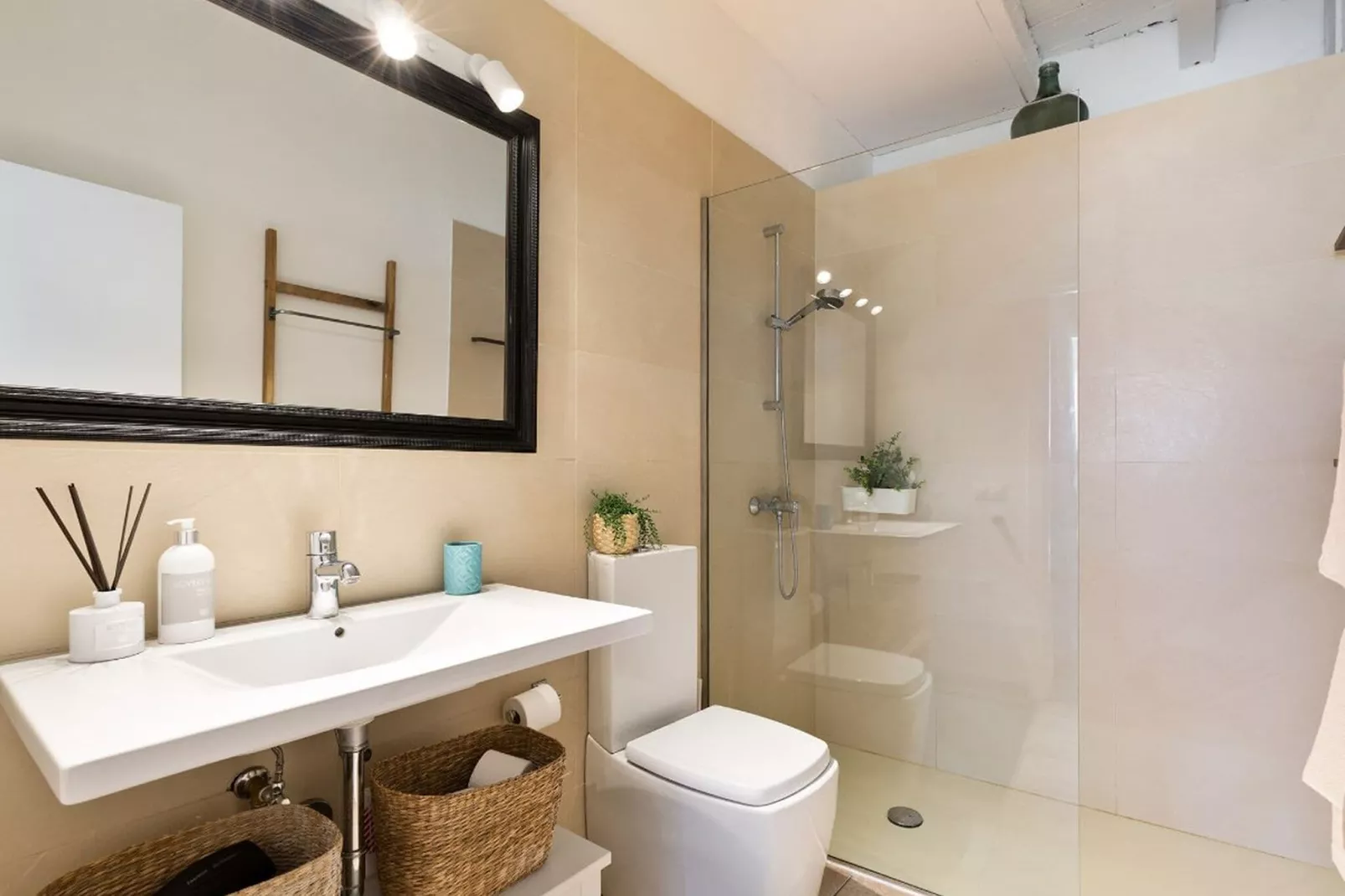 Sant Mori-Bathroom