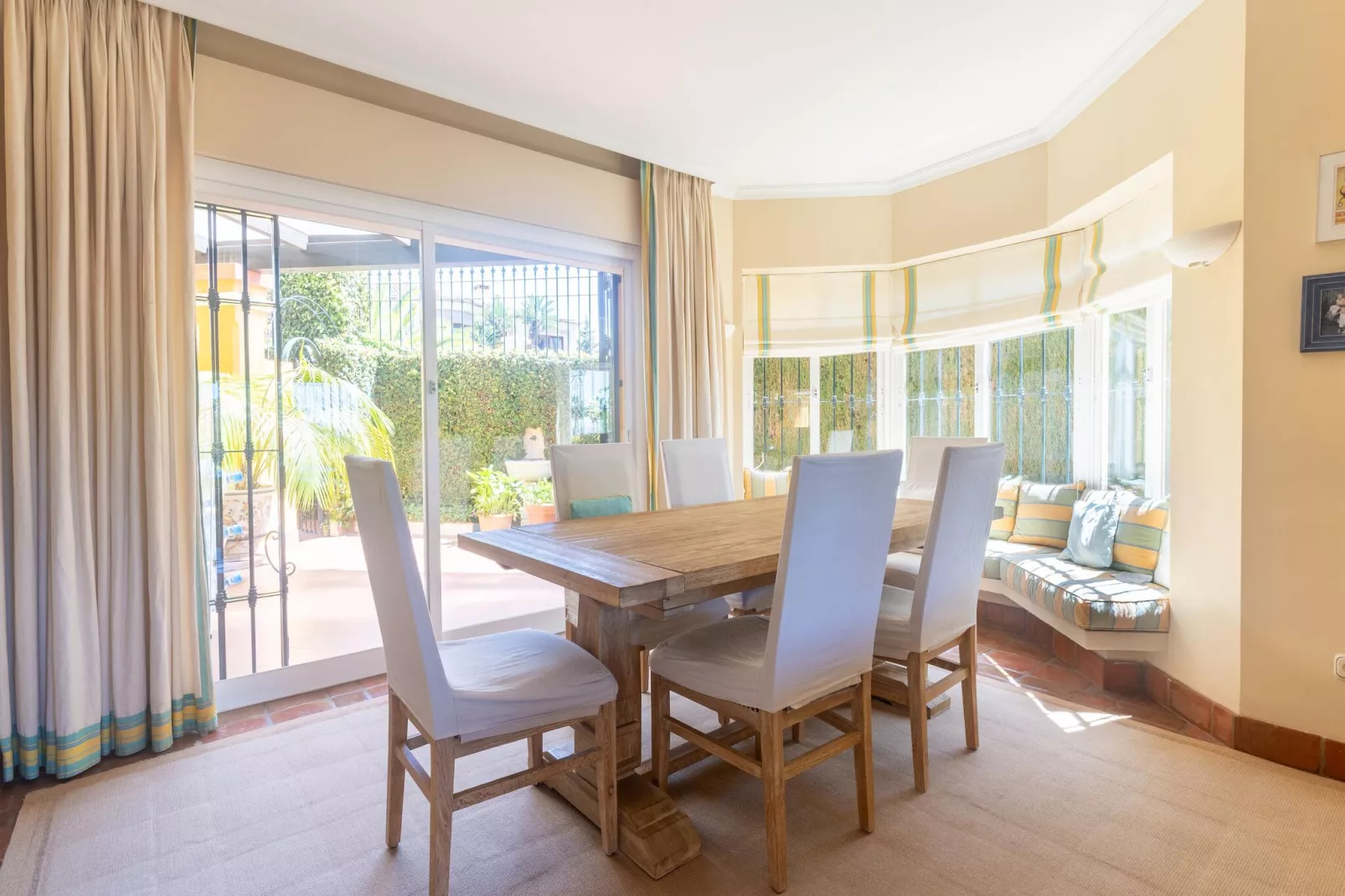 Casa Amarilla-Dining room