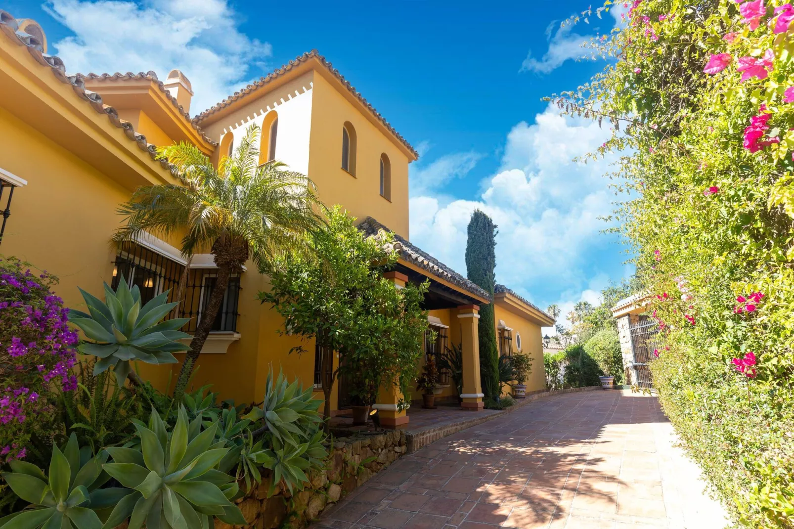 Casa Amarilla-Exterior summer