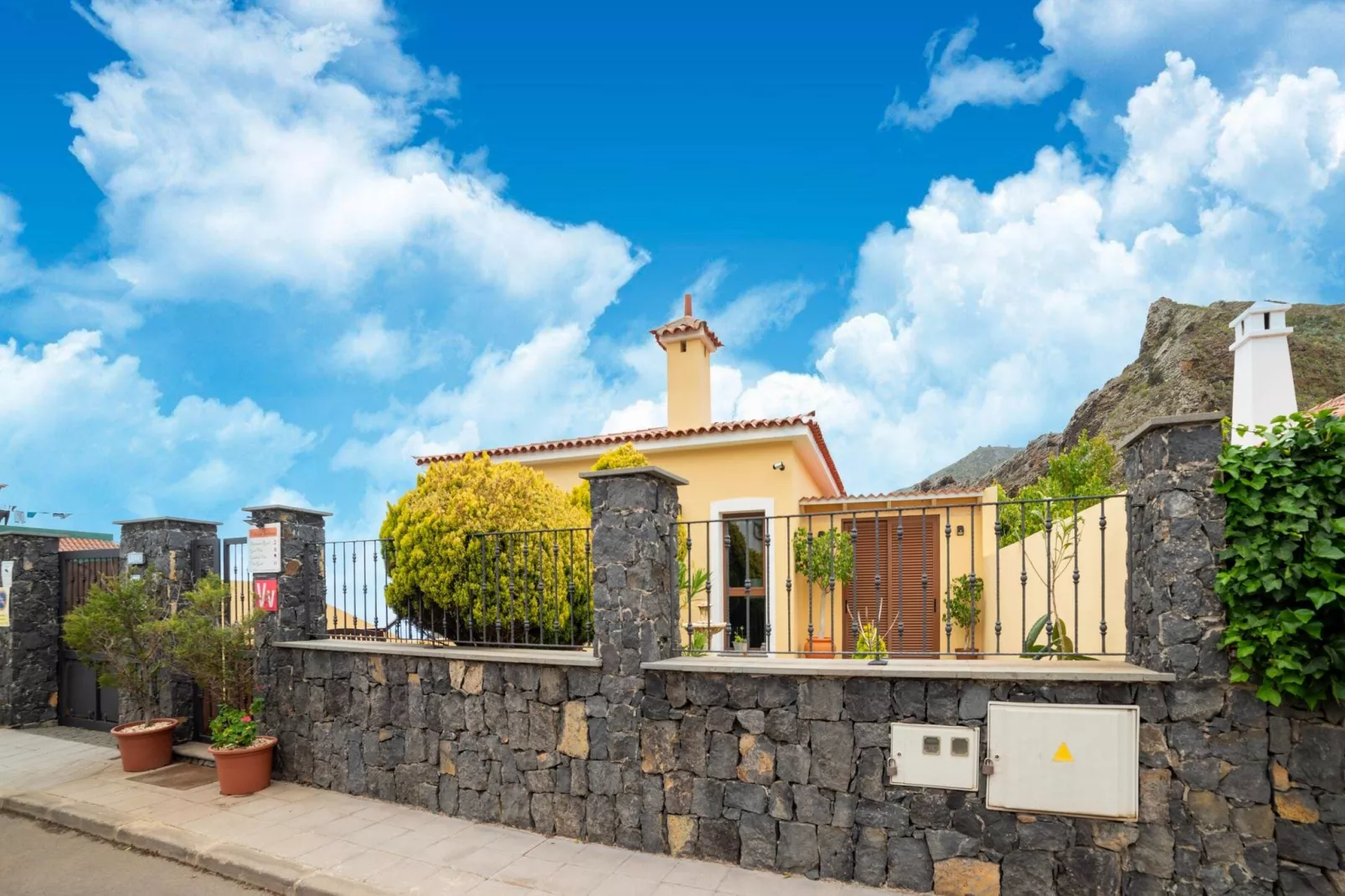 Las Salineras-Exterior summer