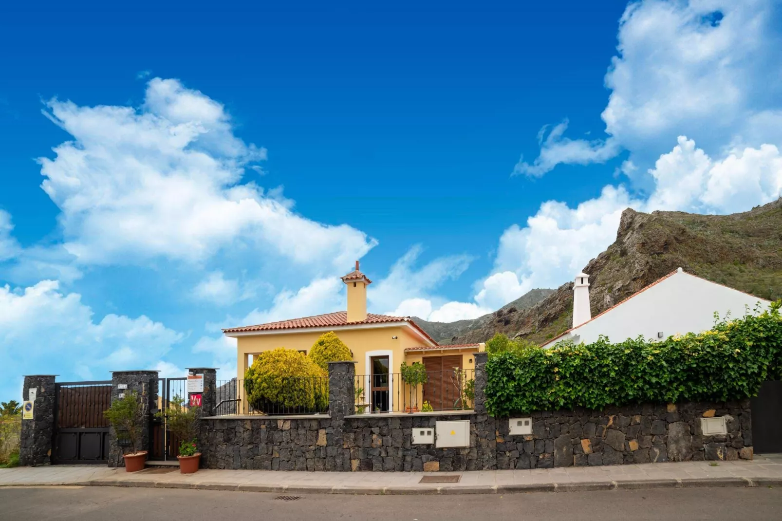 Las Salineras-Exterior summer