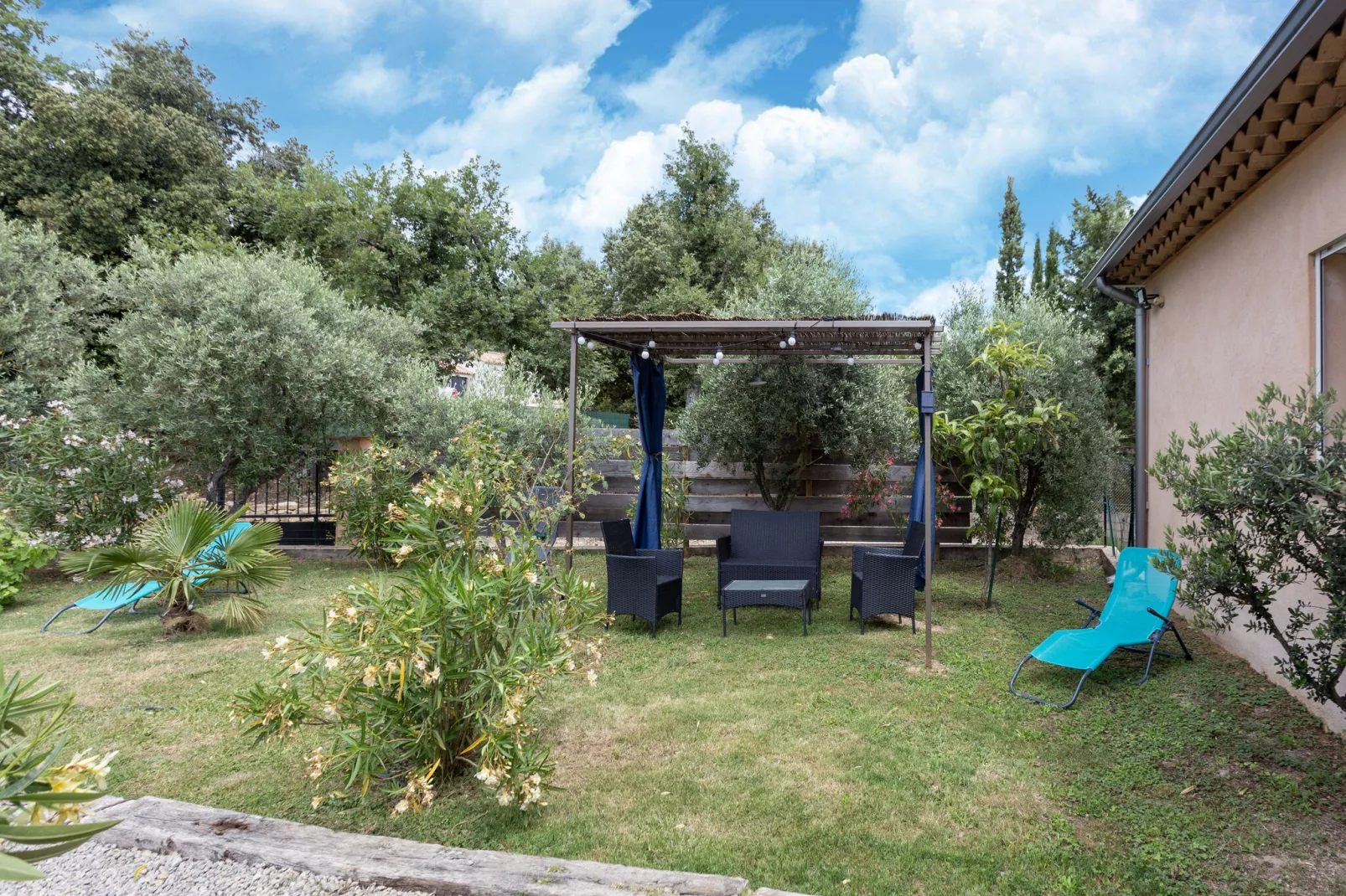 Les Lavandes-Gardens summer