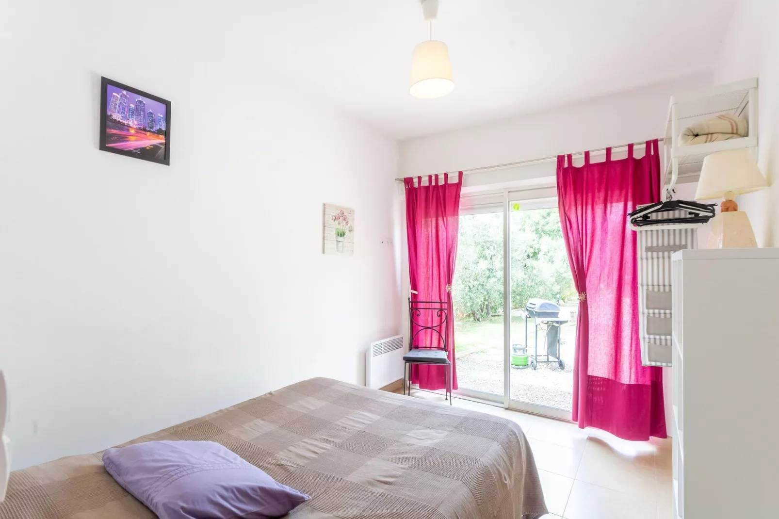 Les Lavandes-Bedroom
